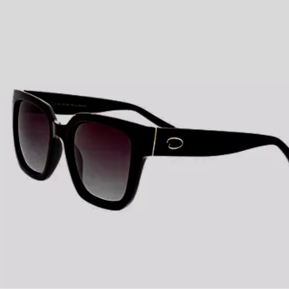 OSCAR de la RENTA
Butterfly Square Sunglasses - Picture 3 of 9
